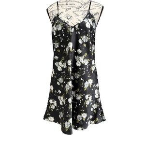 Nicolette New York Floral Satin Slip Dress Lingerie Nightgown‎ Medium M